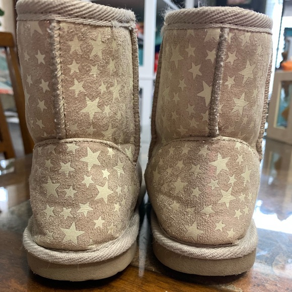 Little girl’s toddler glow in the dark star boots, size 11. - Picture 3 of 5